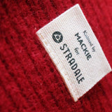 Bonnet en laine Angora - Rouge Garnet - Stradale x Mackie - Détail étiquette 2